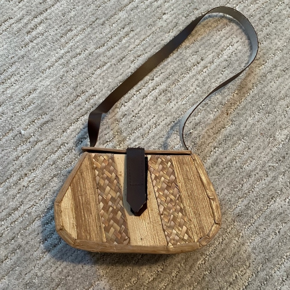 Handmade bag with leather straps